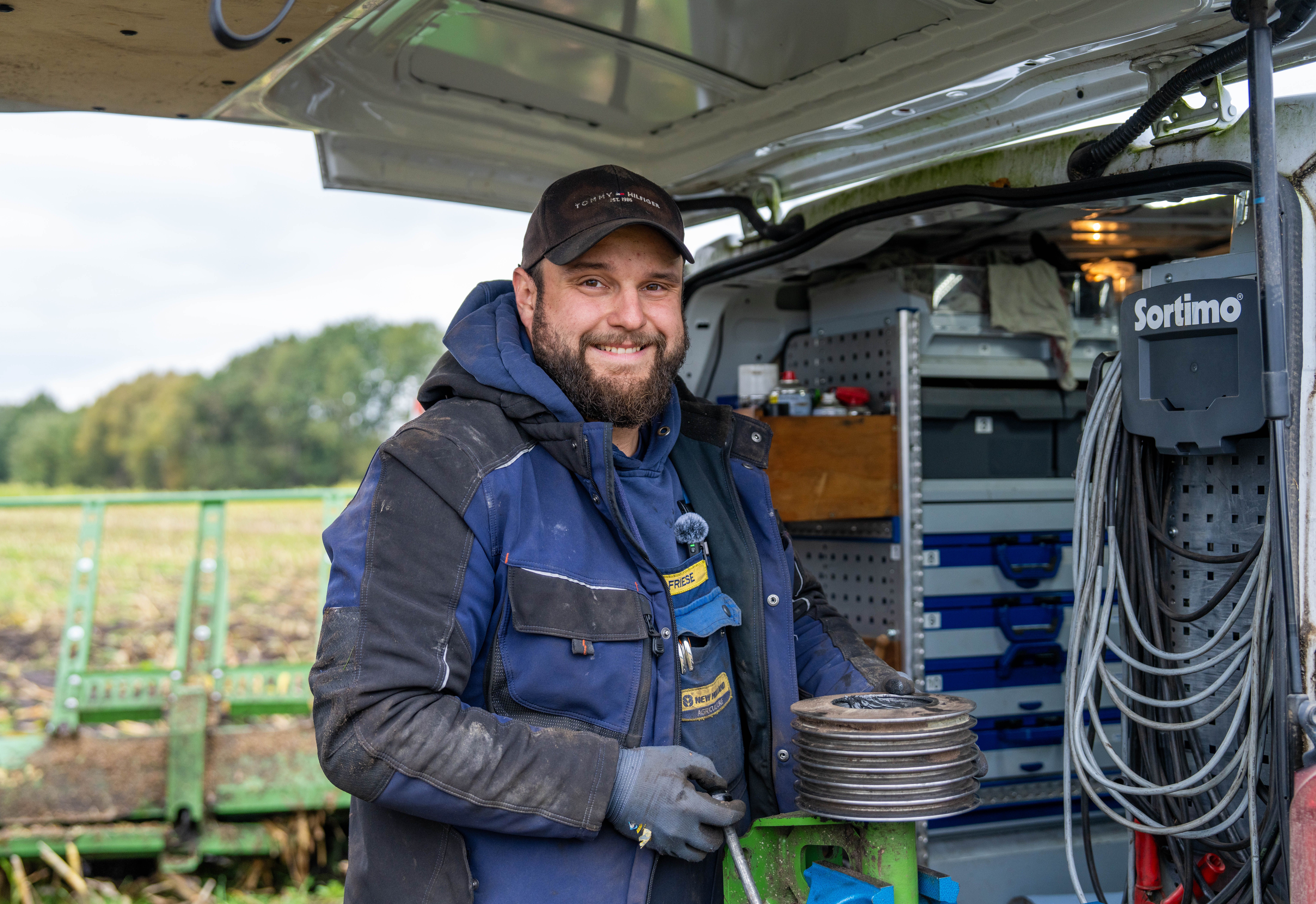 Techniker am Service Fahrzeug